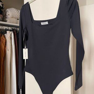 Babaton Aritzia Contour Square Neck Long Sleeve Bodysuit Women’s MEDIUM